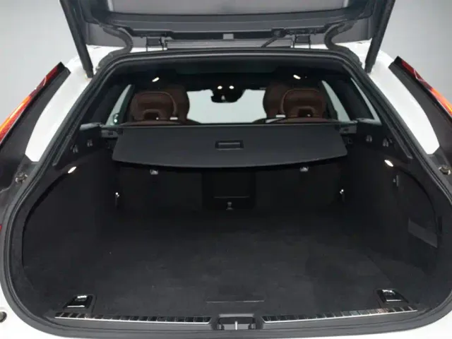 Volvo V90 — Фото автомобиля 16