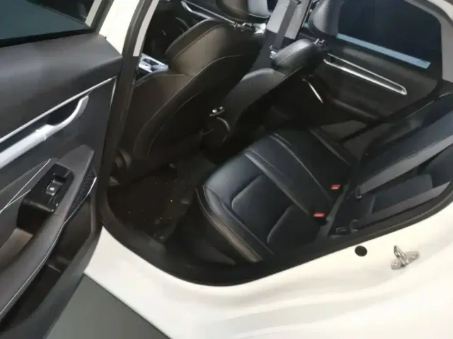 Geely Emgrand — Фото автомобиля 16