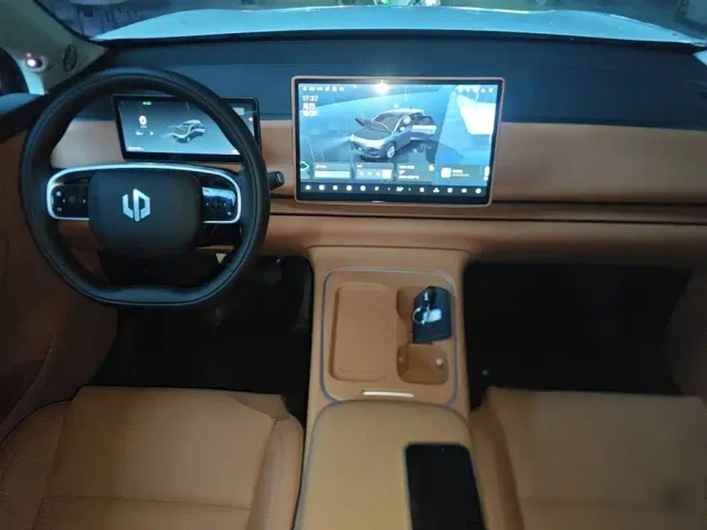 Leapmotor C10 — Фото автомобиля 9