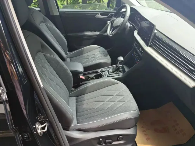 Volkswagen Tiguan L — Фото автомобиля 11
