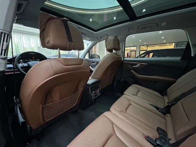 Audi Q7 — Фото автомобиля 14