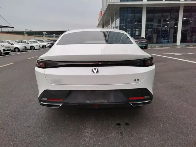 Changan Eado — Фото автомобиля 5