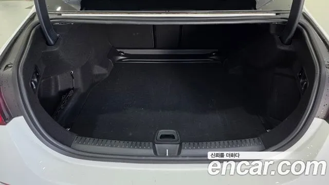 Mercedes-Benz E-Class — Фото автомобиля 20
