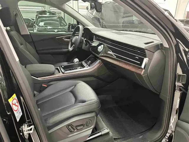 Audi Q7 — Фото автомобиля 14