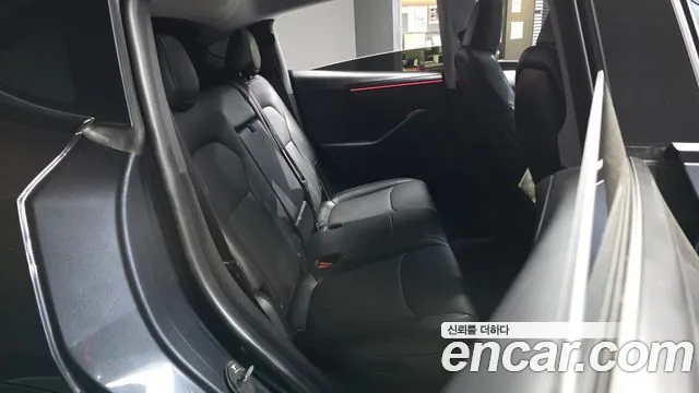 Tesla Model Y — Фото автомобиля 18
