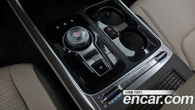Kia Carnival Generation 4 — Фото автомобиля 12