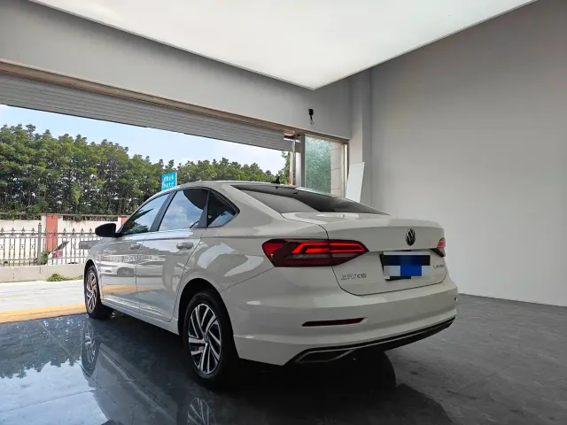 Volkswagen Lavida — Фото автомобиля 6