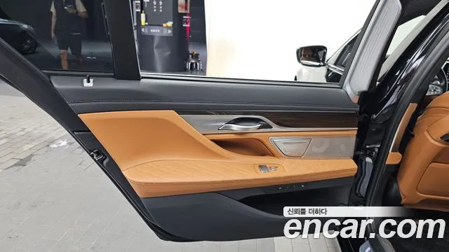 BMW 7-Series — Фото автомобиля 17
