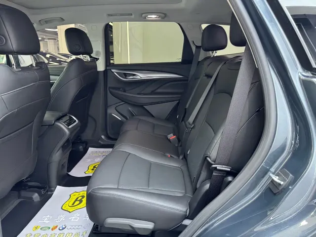 Buick Enclave — Фото автомобиля 8