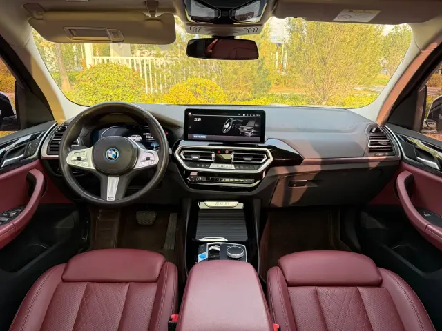 BMW iX3 — Фото автомобиля 14