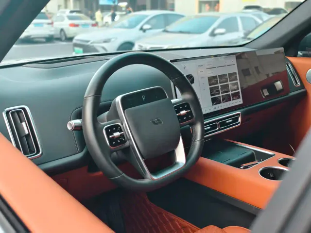 Li Auto L7 — Фото автомобиля 12