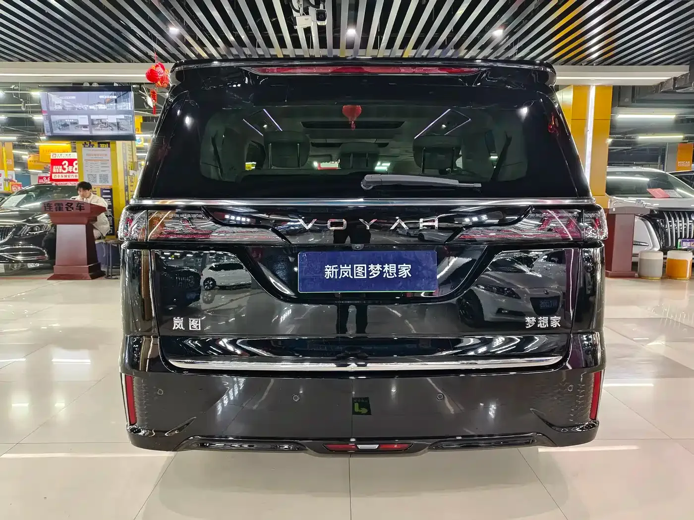 Voyah Auto Voyah Dreamer 2025 PHEV AWD Excellent Kunpeng Edition — Фото автомобиля 9