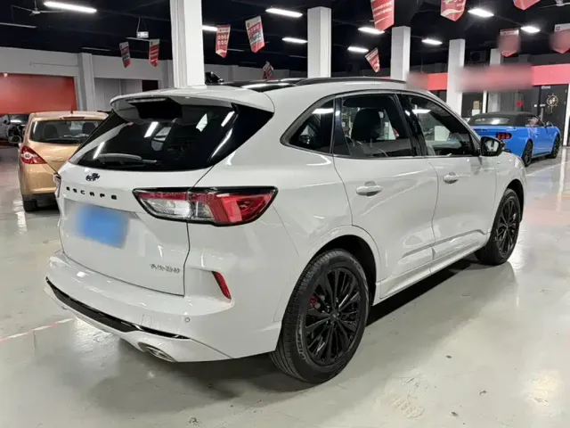 Ford Escape — Фото автомобиля 20