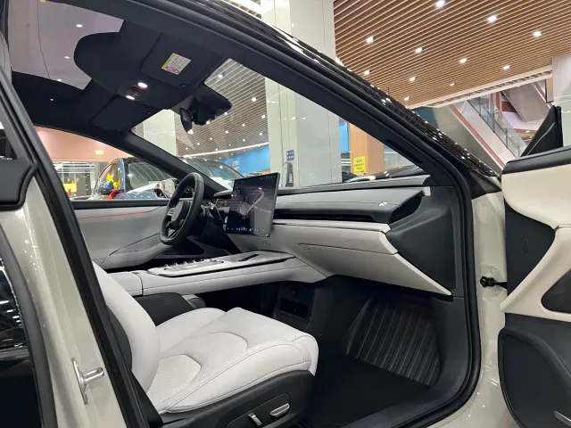 Xiaomi SU7 — Фото автомобиля 5