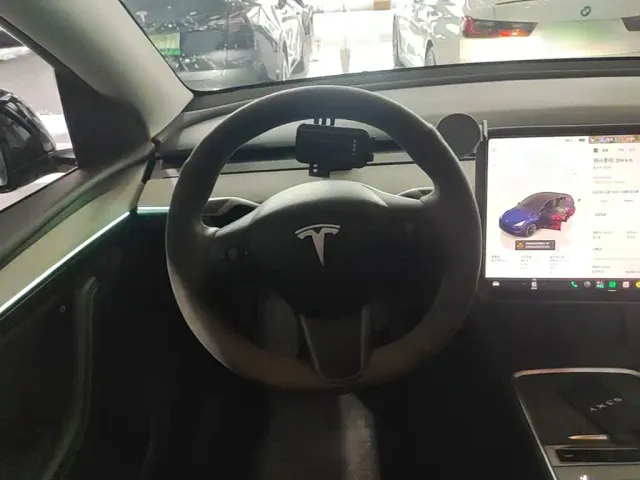 Tesla Model Y — Фото автомобиля 10