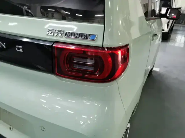 Wuling Hongguang Mini EV — Фото автомобиля 7