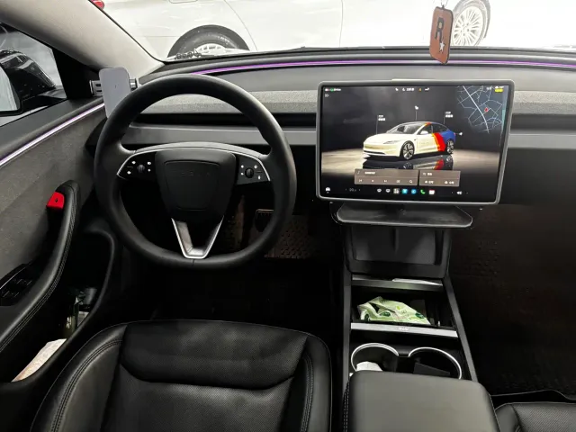 Tesla Model 3 — Фото автомобиля 13