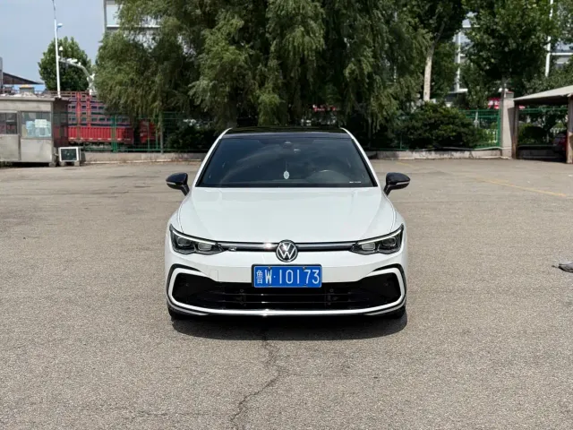 Volkswagen Golf — Фото автомобиля 2