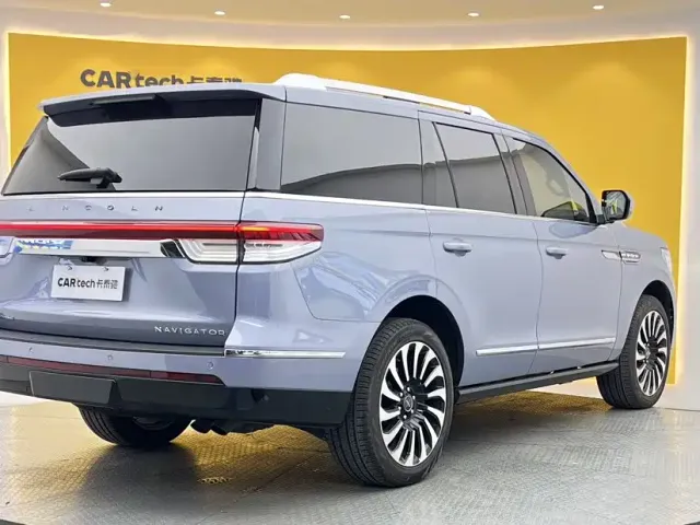 Lincoln Navigator — Фото автомобиля 4