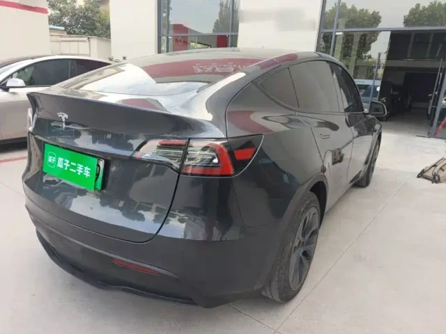 Tesla Model Y — Фото автомобиля 6