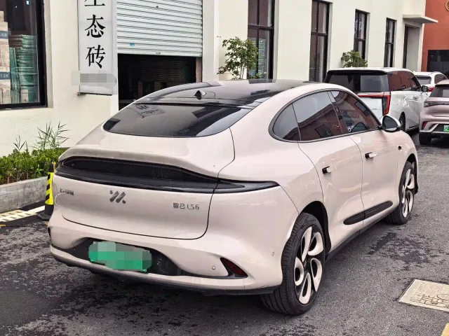 IM Motors LS6 — Фото автомобиля 9