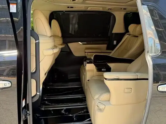 Toyota Alphard — Фото автомобиля 7