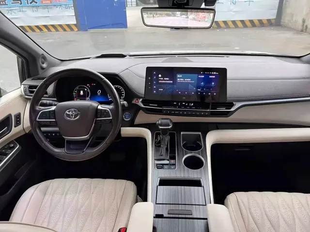 Toyota Sienna — Фото автомобиля 10