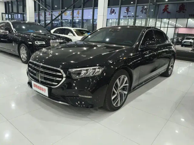 Фотография автомобиля — Mercedes-Benz E-Class