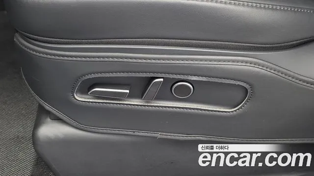 Tesla Model Y — Фото автомобиля 28