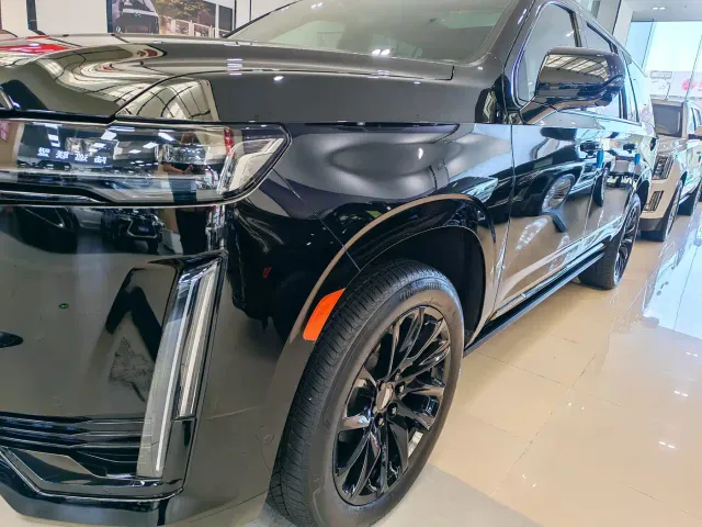 Cadillac Escalade — Фото автомобиля 17