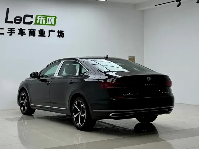 Volkswagen Passat — Фото автомобиля 4