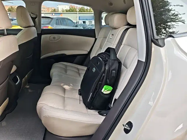 IM Motors LS6 — Фото автомобиля 16
