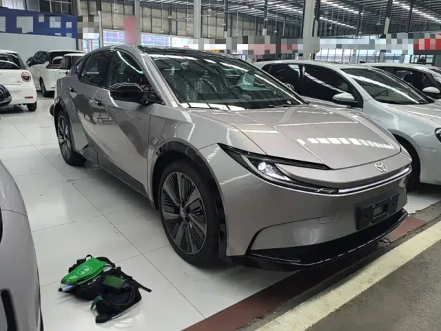 Toyota bZ5 — Фото автомобиля 3