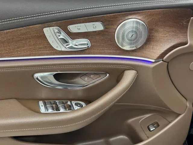 Mercedes-Benz E-Class — Фото автомобиля 11