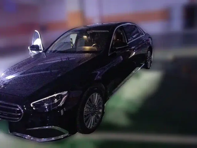 Фотография автомобиля — Mercedes-Benz E-Class