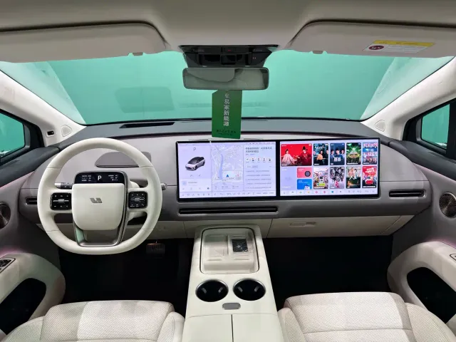 Li Auto i8 — Фото автомобиля 16