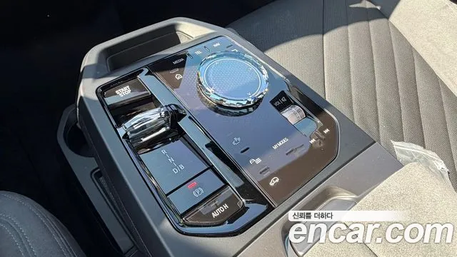 BMW iX — Фото автомобиля 9