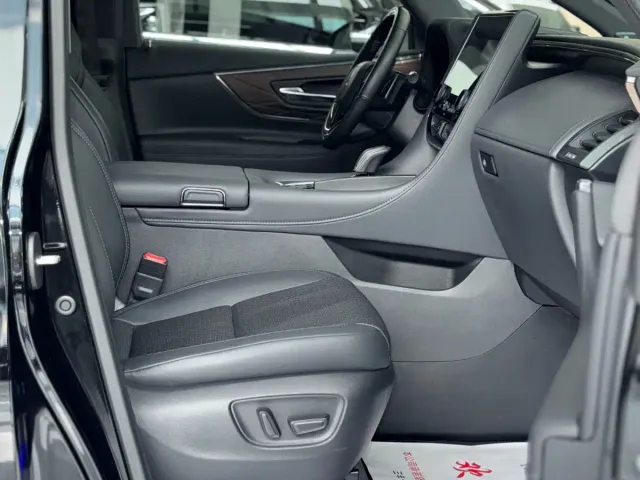 Toyota Vellfire — Фото автомобиля 4