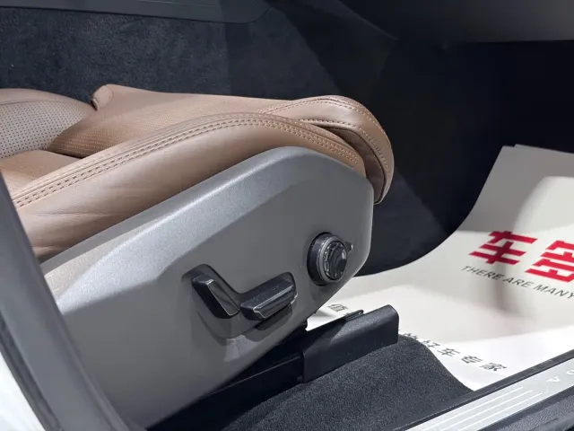 Volvo XC60 — Фото автомобиля 24