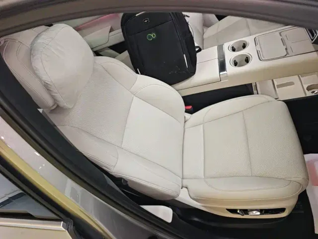 Li Auto L8 — Фото автомобиля 24