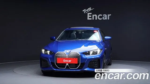 BMW i4 — Фото автомобиля 3