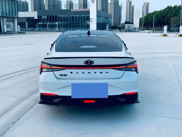 Hyundai Elantra — Фото автомобиля 5