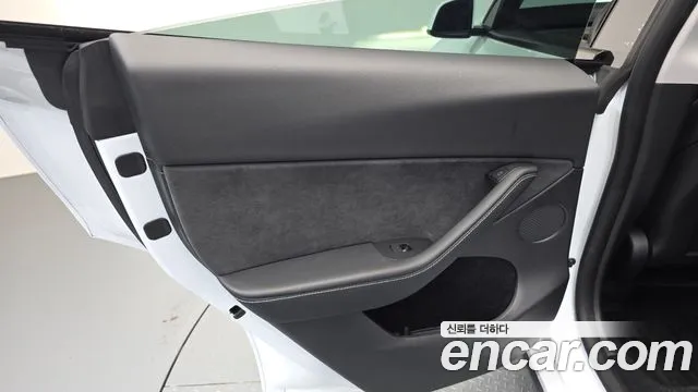Tesla Model Y — Фото автомобиля 14