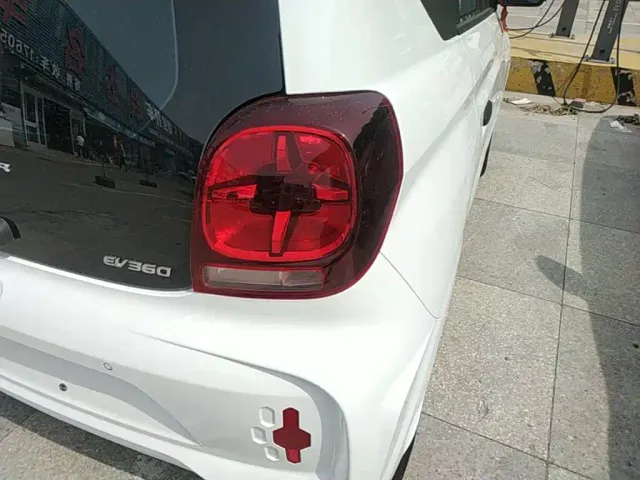 Roewe Clever — Фото автомобиля 23