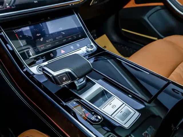 Audi A8 — Фото автомобиля 30