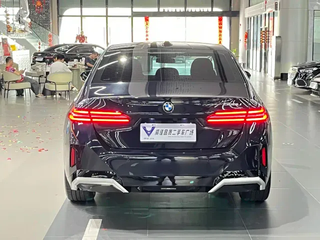 BMW 5 Series — Фото автомобиля 8