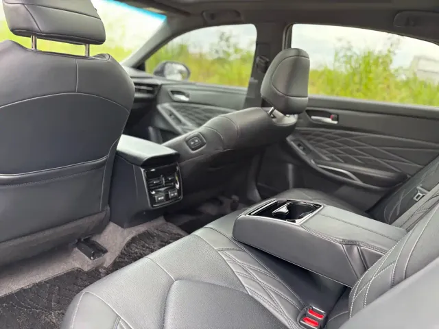 Toyota Avalon — Фото автомобиля 12