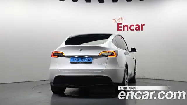 Tesla Model Y — Фото автомобиля 4