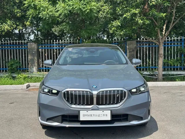 BMW i5 — Фото автомобиля 2