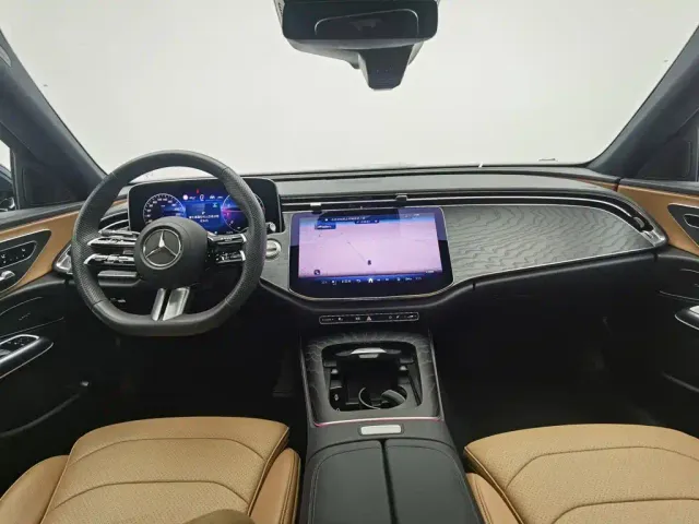Mercedes-Benz E-Class — Фото автомобиля 5
